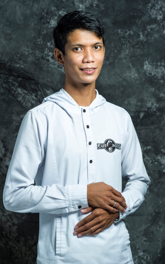 Aris Mauricio - Captain Bar